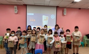 📙台中國資圖聯手千碩創新教育推兒童節科技FUN手作體驗｜親子熱烈參與展現STEAM學習魅力