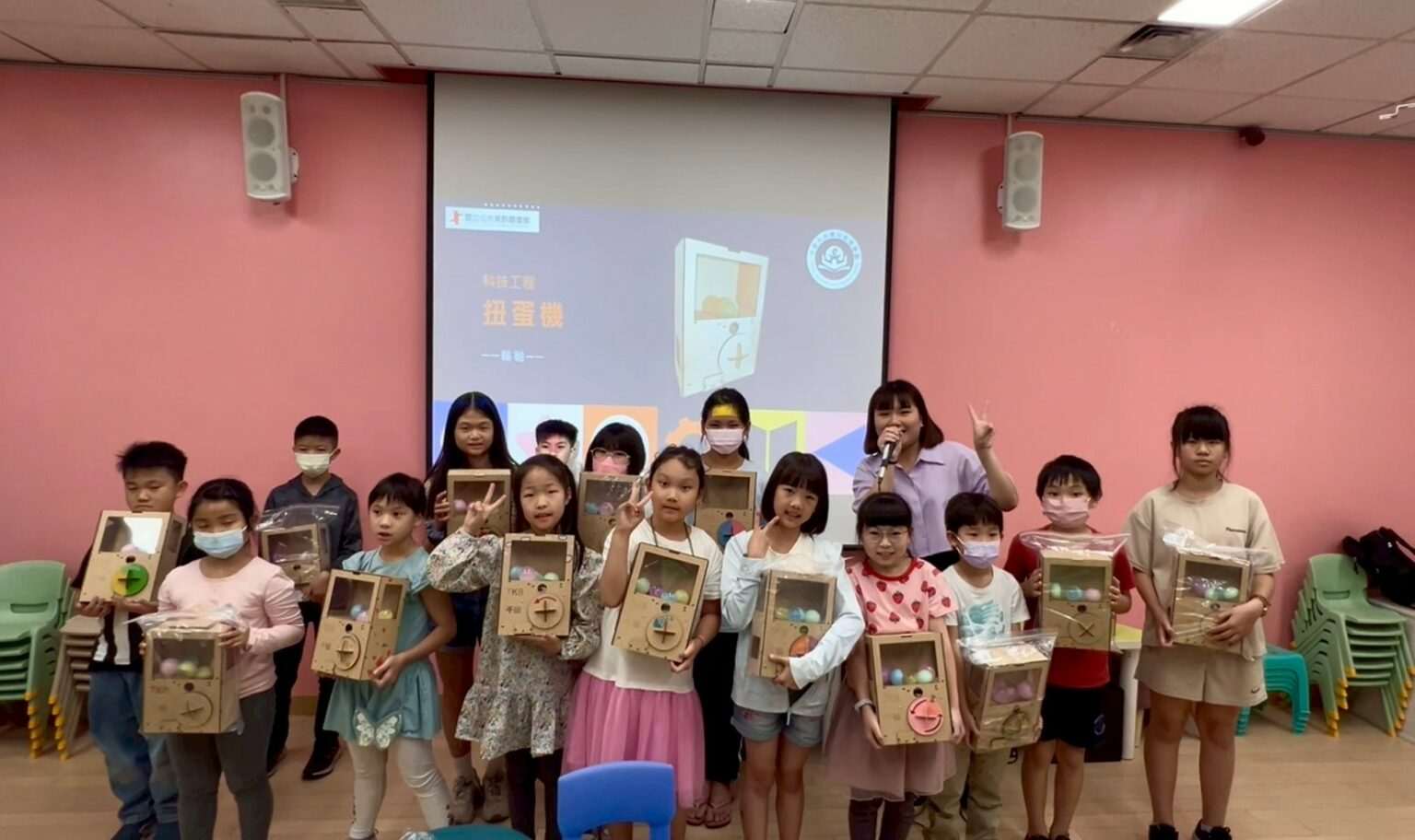 📙台中國資圖聯手千碩創新教育推兒童節科技FUN手作體驗｜親子熱烈參與展現STEAM學習魅力